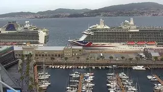 Vigo se llena de turistas en un martes atípico: la triple escala de cruceros deja una «marea» de 7.500 pasajeros