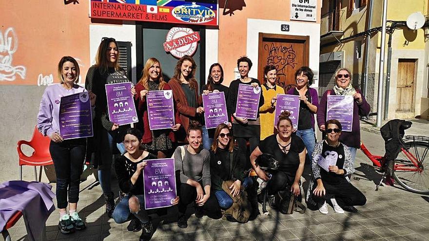 Moviment Feminista Presentación en la plaza 8M