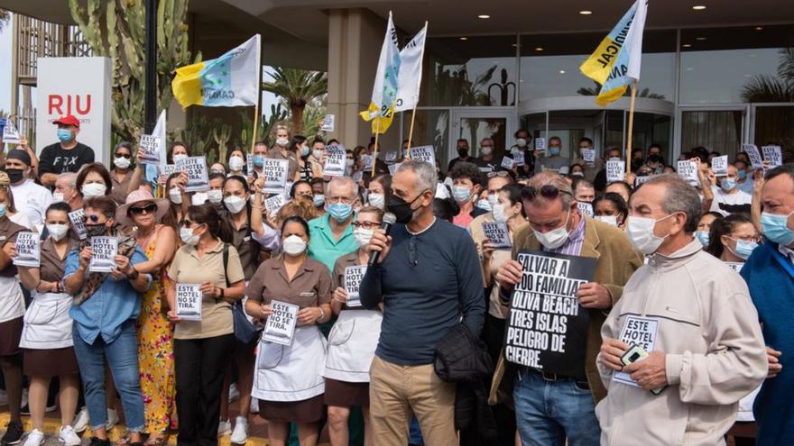 Los trabajadores del Tres Islas rechazan que Costas pretenda demoler el hotel
