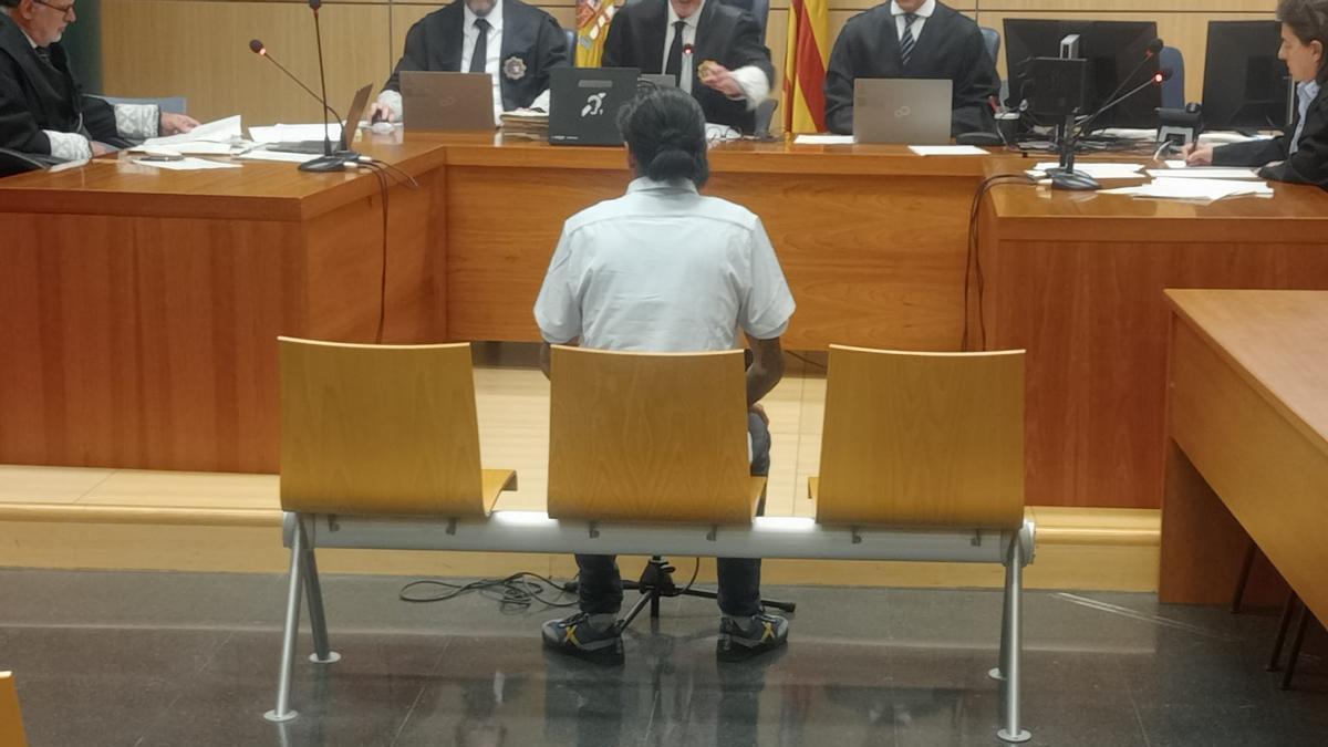 El acusado, este lunes, en la Audiencia de València.