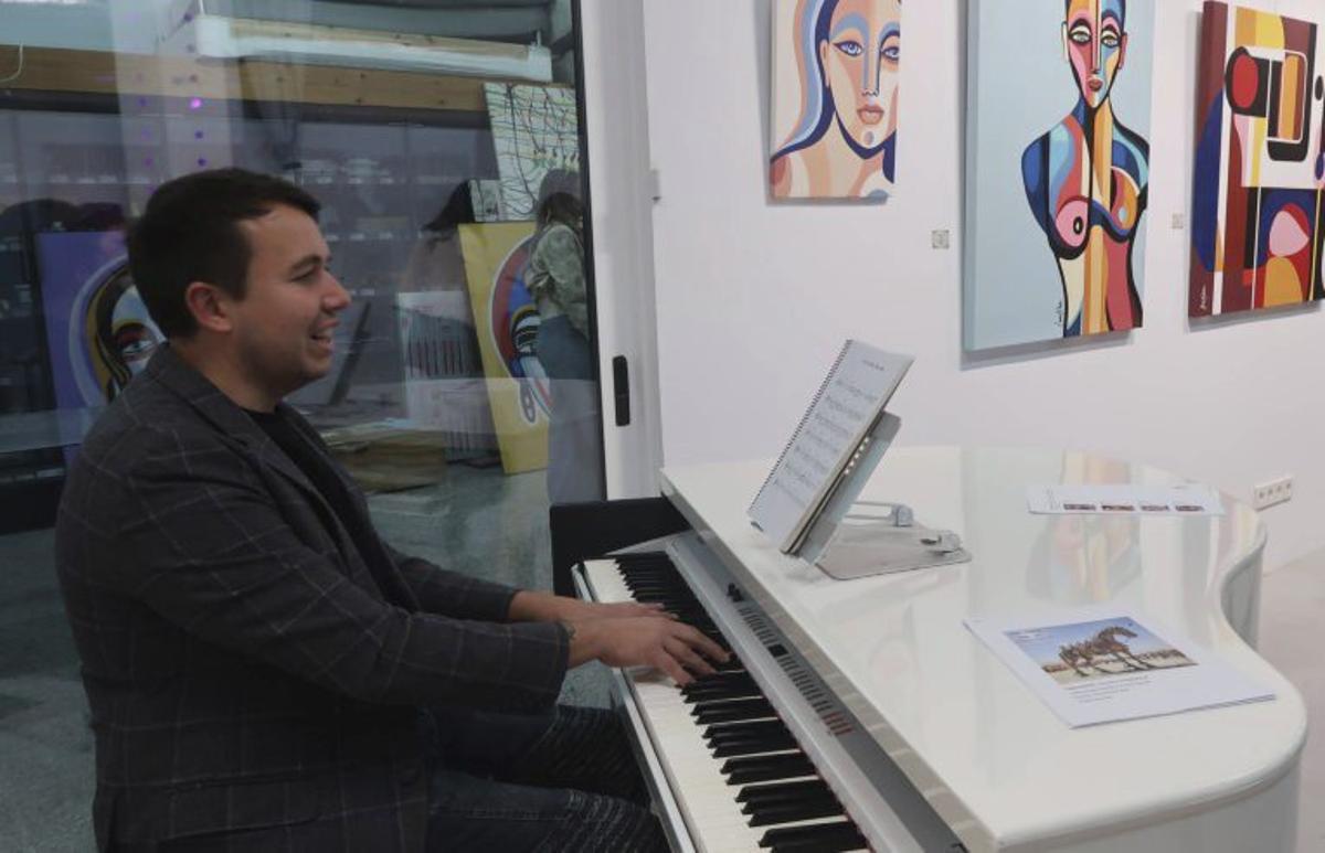 La apertura contó con la actuación de un pianista.