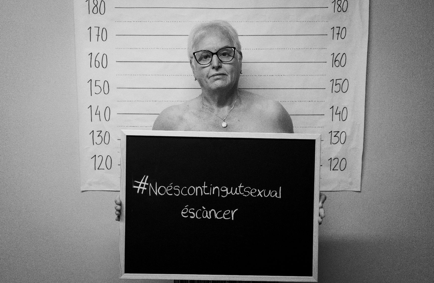 Les 32 participants en la campanya per denunciar la censura del càncer de mama a les xarxes de Ginkgo