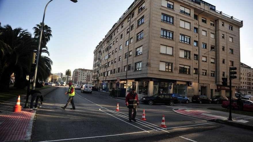 Los cambios para la puesta en marcha de los semáforos en Rodrigo de Mendoza. // Iñaki Abella