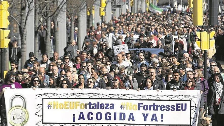 Zaragoza se reunirá con el Gobierno central para pactar la acogida a refugiados