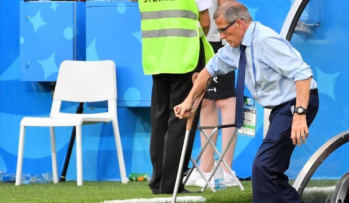Destituït Oscar Washington Tabárez, el seleccionador més longeu del món Destituït Oscar Washington Tabárez, el seleccionador més longeu del món