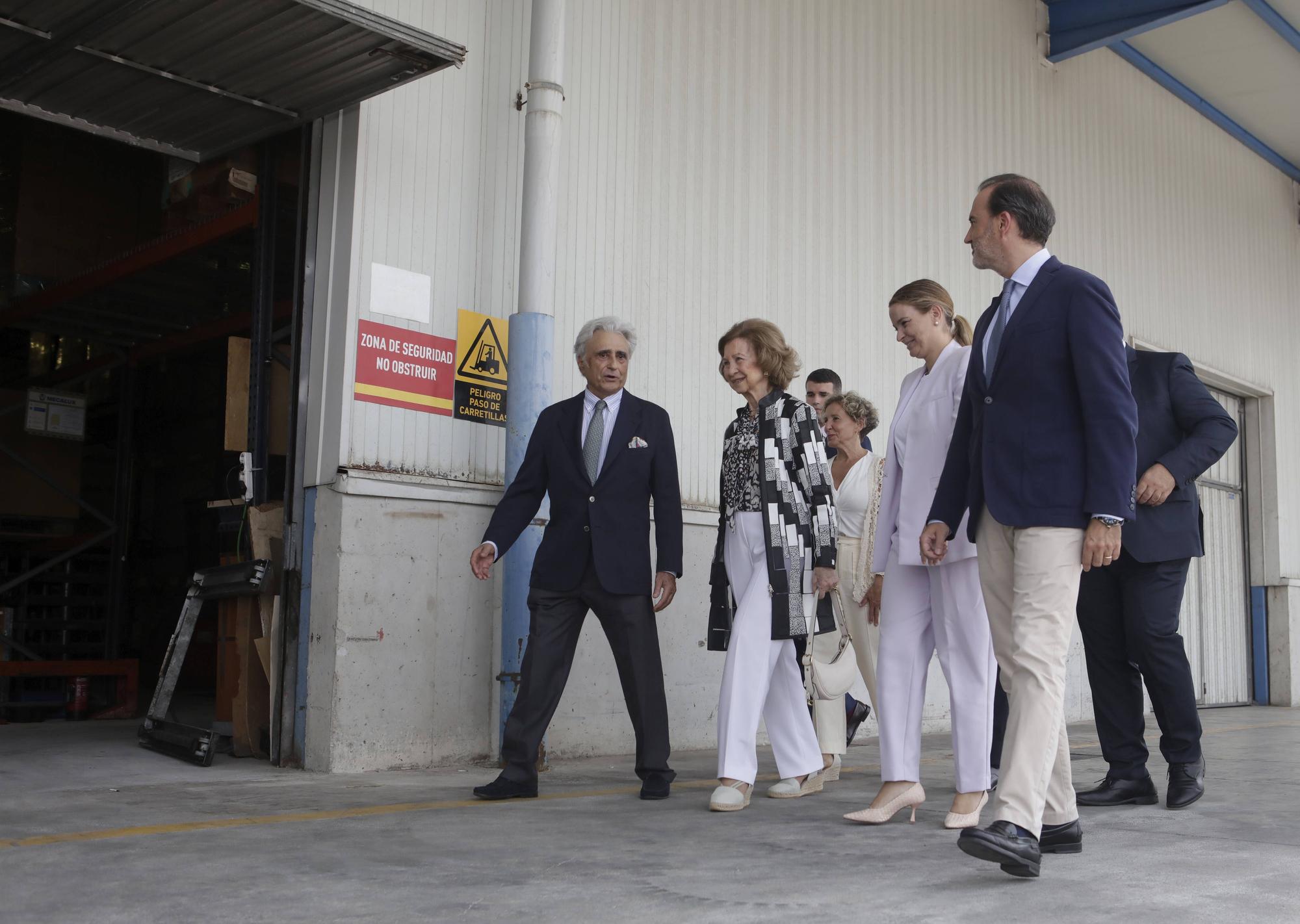 La Reina Sofía visita el Banc d'Aliments de Mallorca