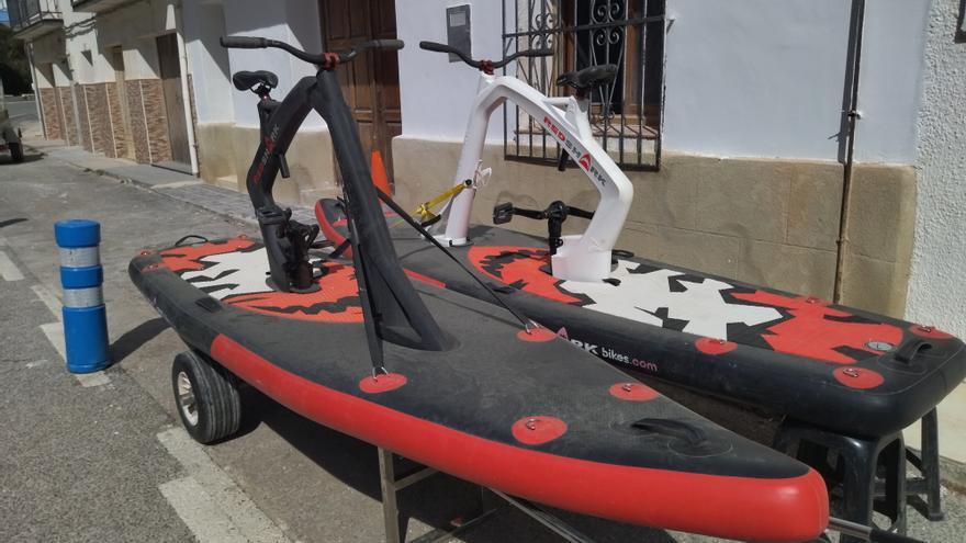 Más artefactos flotantes en Xàbia: del paddle surf al pedal surf -  Levante-EMV