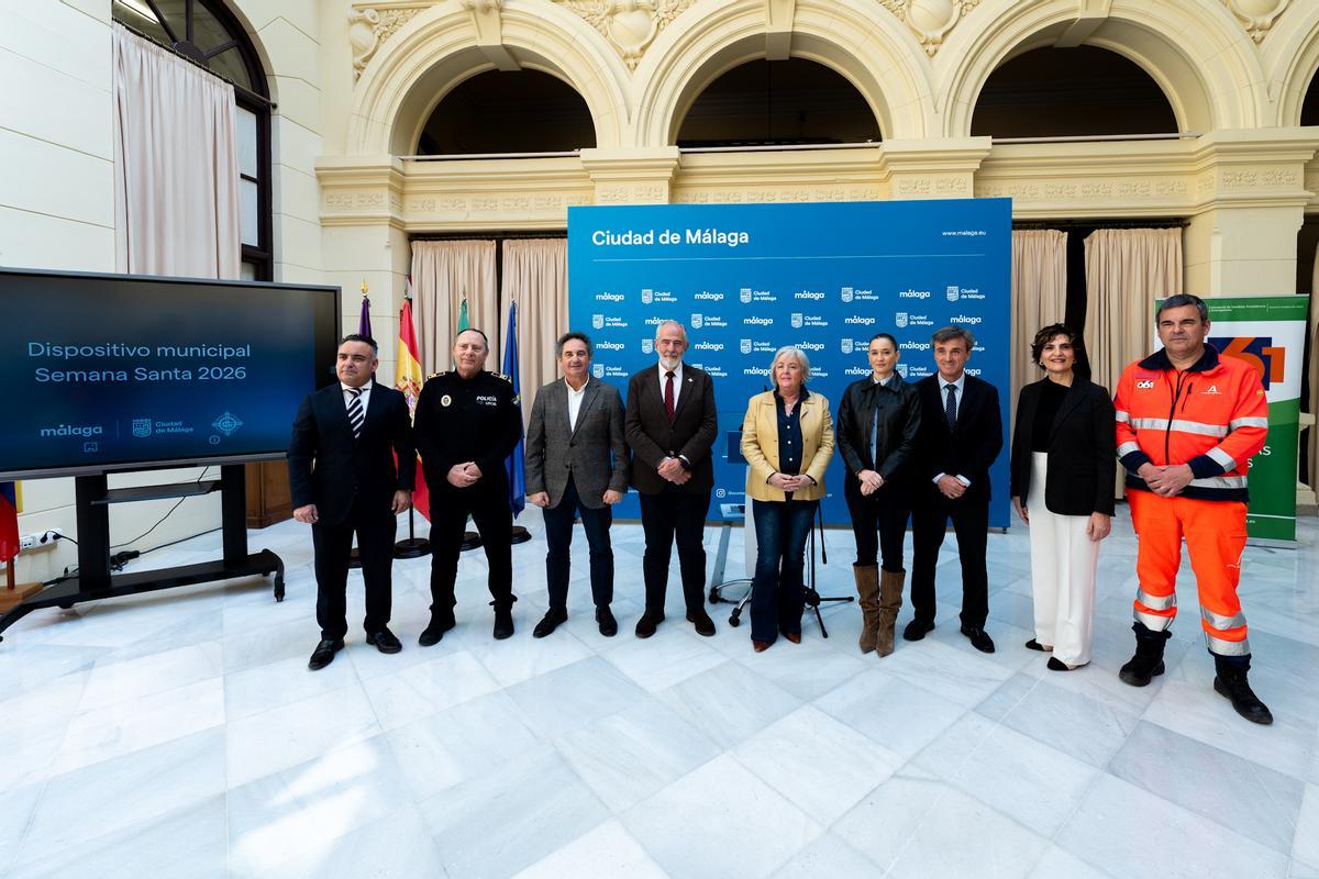 El Patio de Banderas del Ayuntamiento ha acogido este martes la presentación del dispositivo especial de Semana Santa.