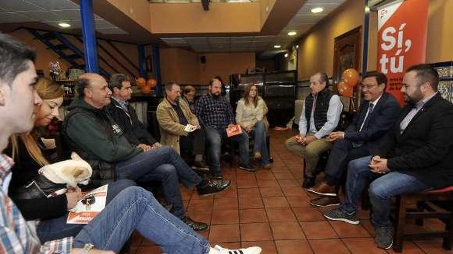 Encuentro de Ciudadanos con los vecinos, en Moreda.