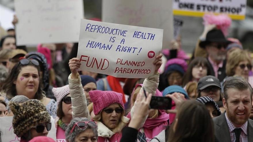 Planned Parenthood demanda a Trump por sus recortes en educación sexual