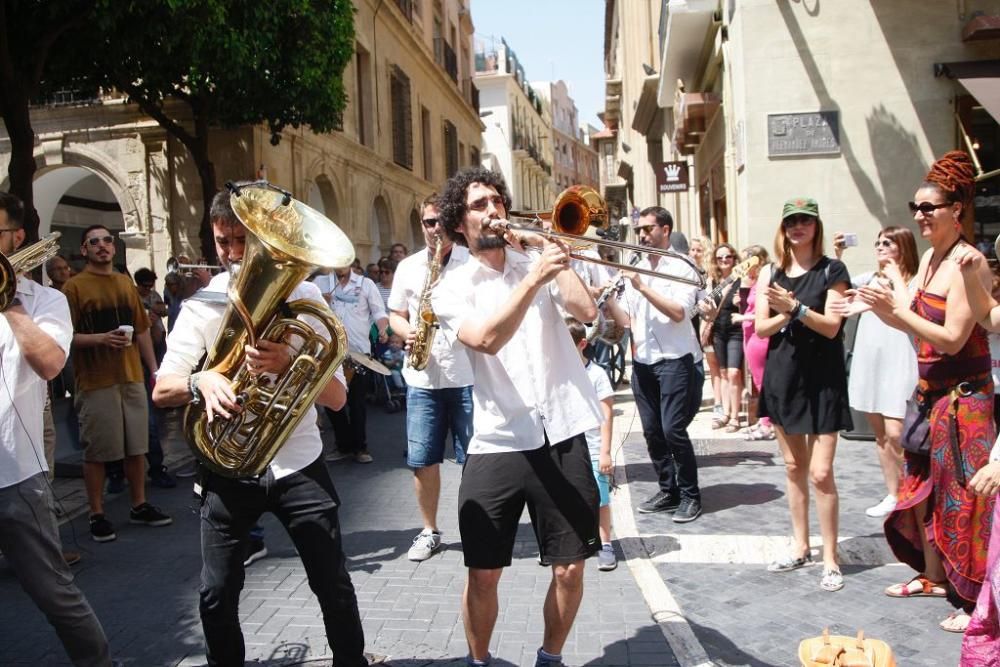 Música balcánica en el centro de Murcia