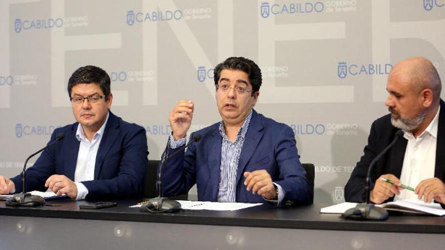 El presidente del Cabildo de Tenerife, Pedro Martín, informó este miércoles sobre los planes de modernización y de emergencias de la corporación, entre otros asuntos.