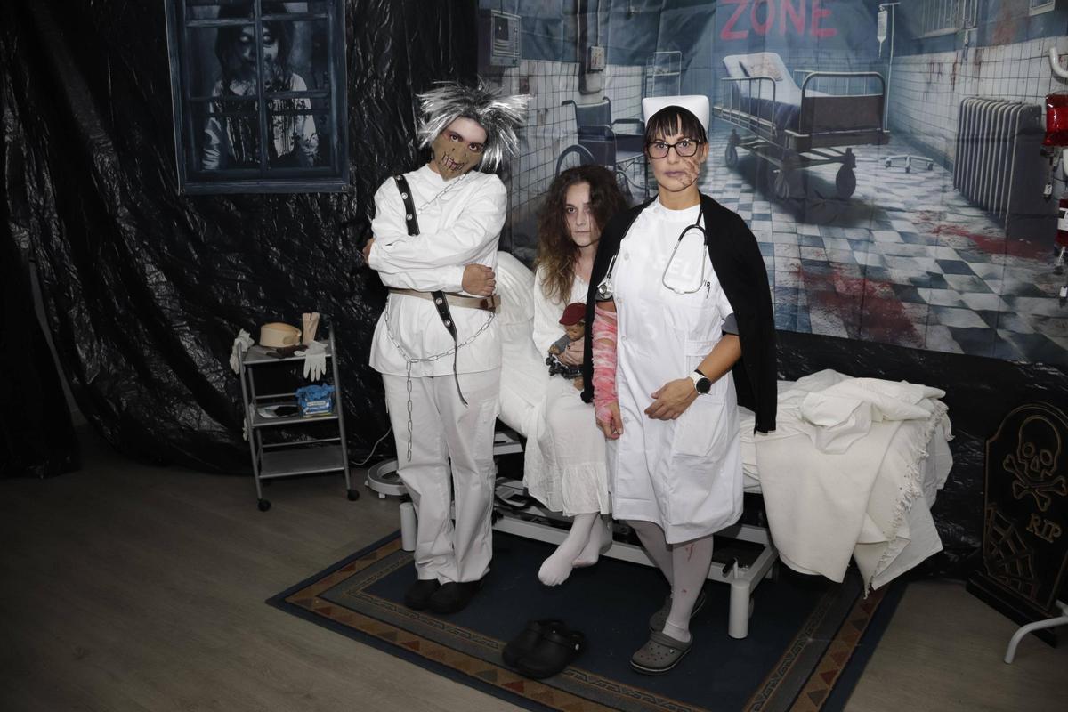 El Llano ya celebra su Samaín con más de medio centenar de comercios y cientos de niños recorriendo el barrio