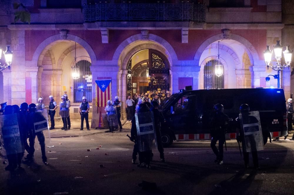 Carregues dels Mossos en el primer aniversari 1-O