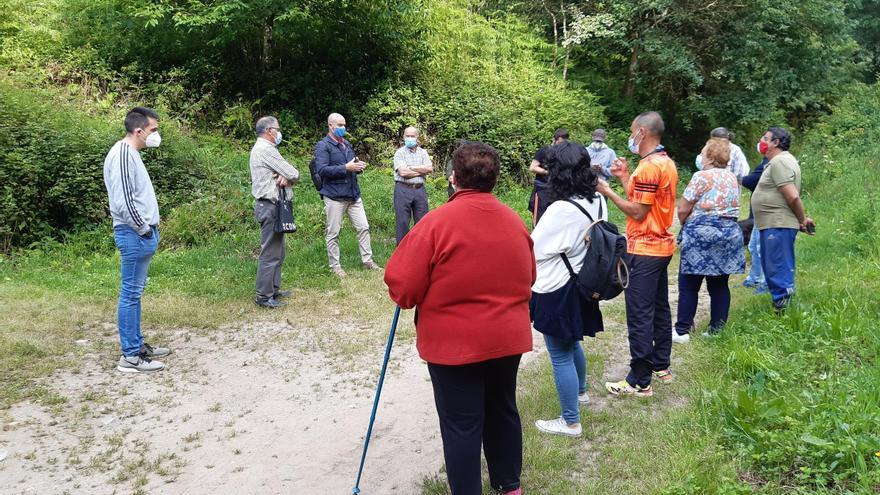 El Concello presenta a los vecinos de O Valado sus proyectos para la zona