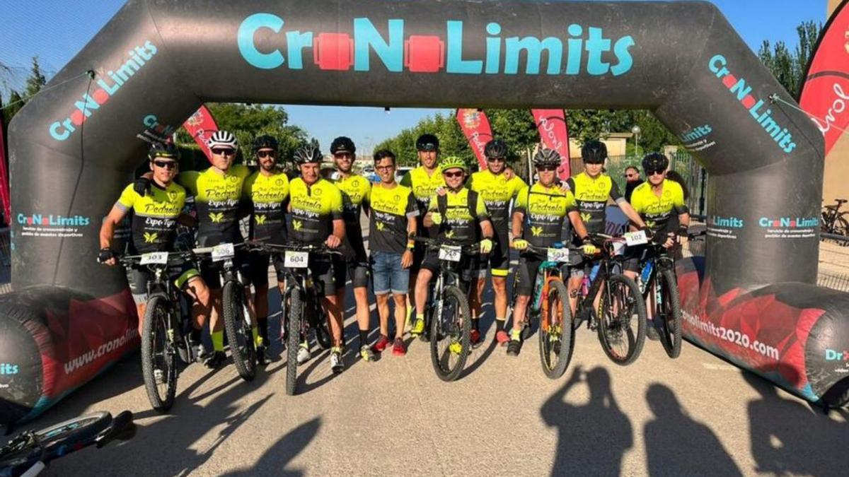 El equipo local de ciclismo de Pedrola participó en la prueba.  | SERVICIO ESPECIAL