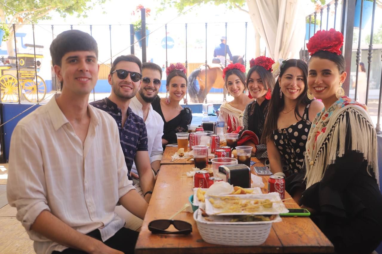Amigos en El Arenal el sábado de Feria