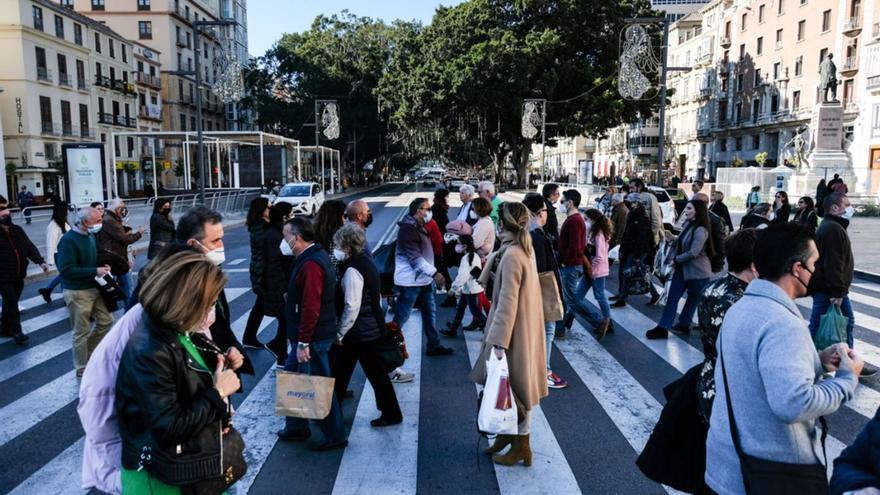 Una imagen de personas de compras por las calles del Centro en esta campaña navideña.