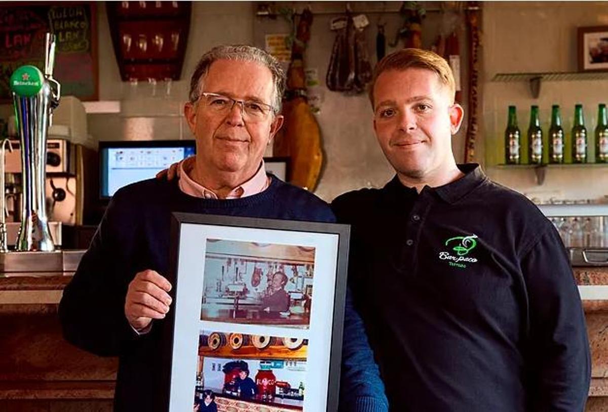 Paco Bachiller, dueño de Bar Paco de Fuenlabrada, junto a su hijo Paco.