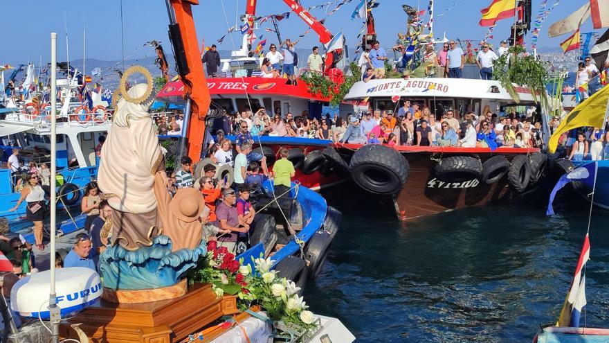 Cangas se hace a la mar por su Virgen del Carmen