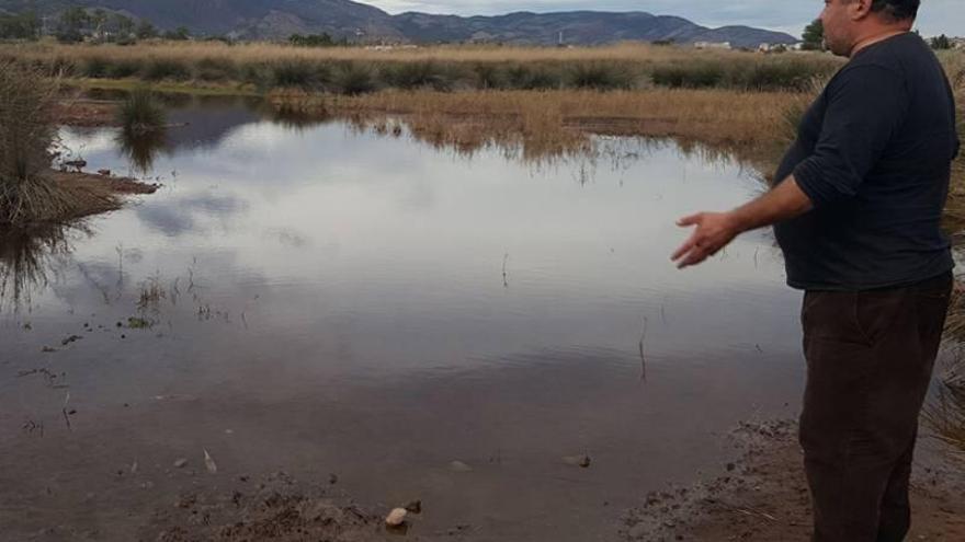 El agua estancada impide cultivar la tierra en el Cuadro de Santiago