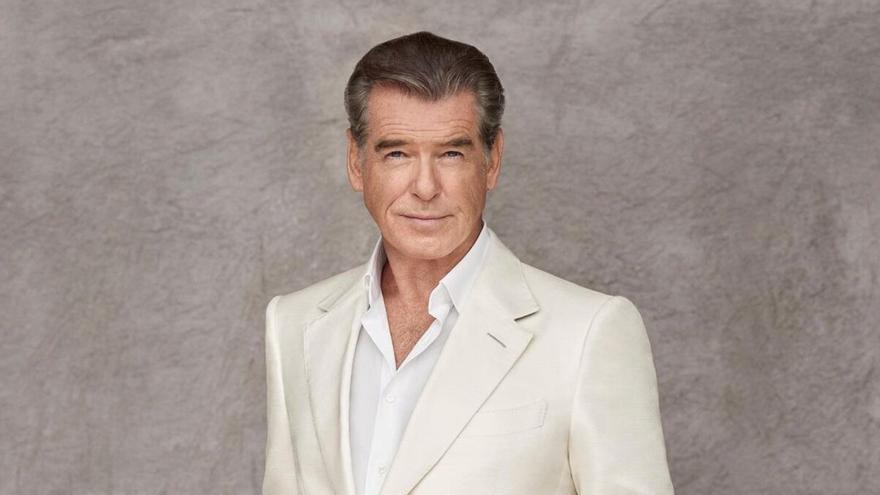 Pierce Brosnan, irreconocible con el pelo largo y un aspecto desaliñado