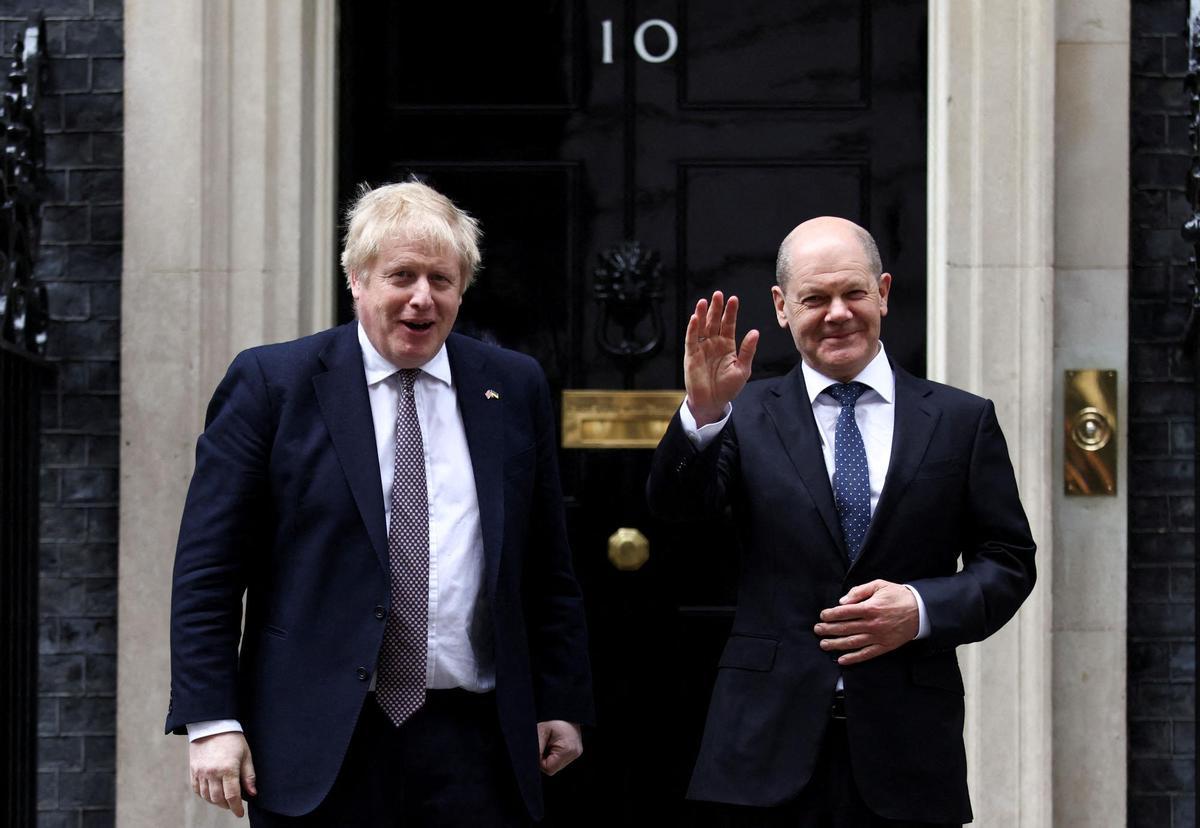 Boris Johnson y Olaf Scholz.