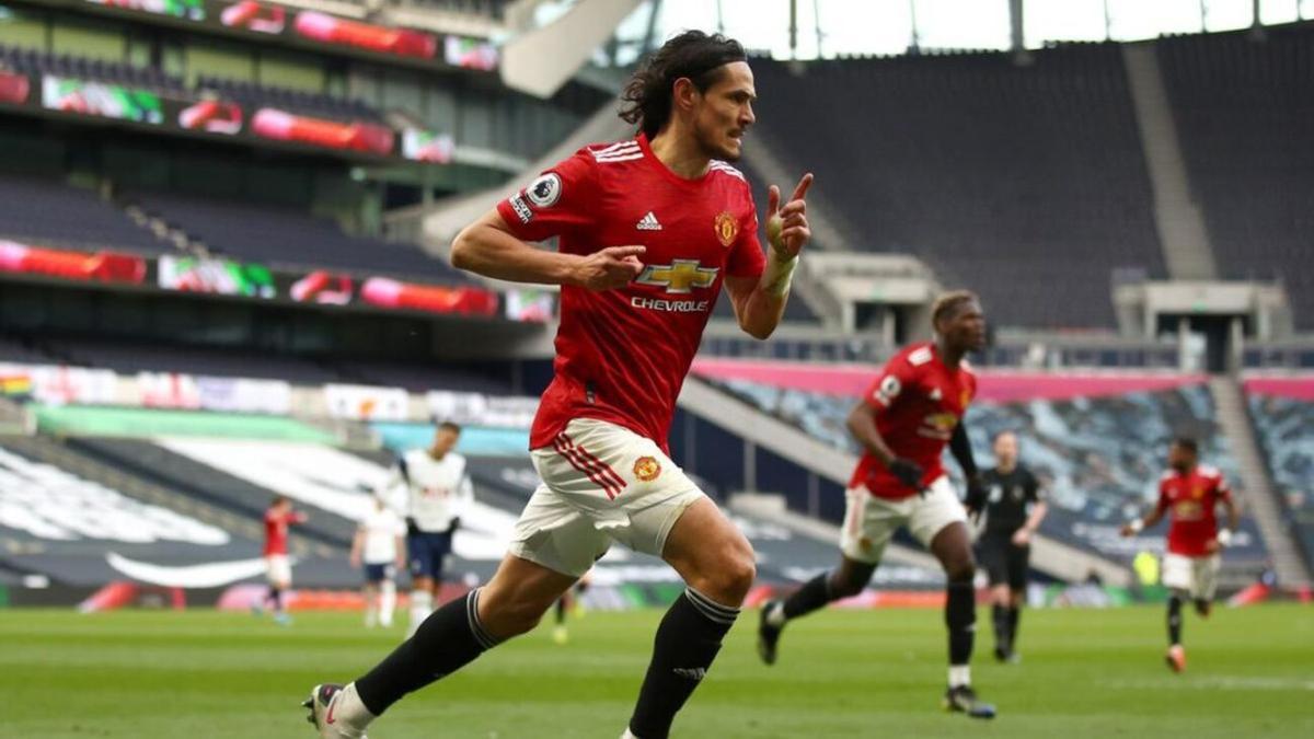 Cavani, celebrando un gol con la camiseta del Manchester United