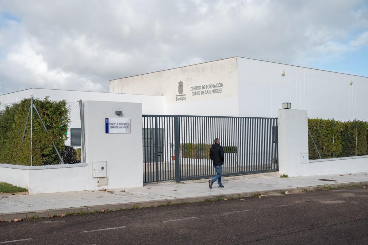La fachada del centro en el que se imparte el programa de formación y empleo.