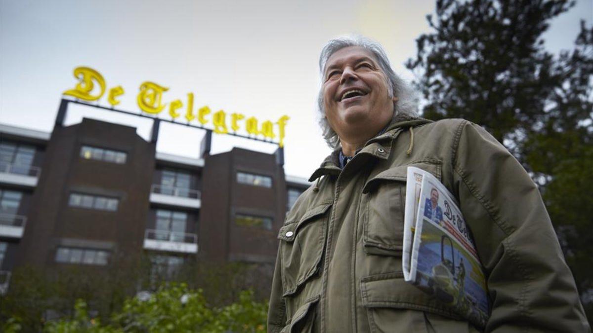 Jaap de Groot, frente al rotativo holandés 'De Telegraaf' en Amsterdam
