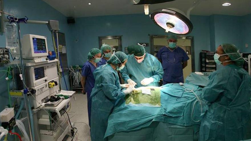 El SES tuvo que suspender en el 2013 unas 5.000 intervenciones quirúrgicas