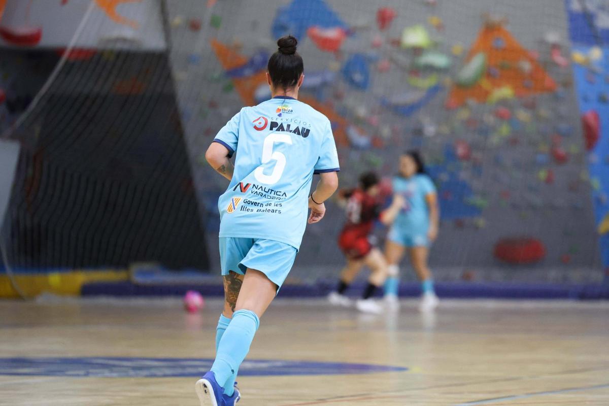 Larissa se viste de superheroína para darle un punto al San Pablo-Eivissa