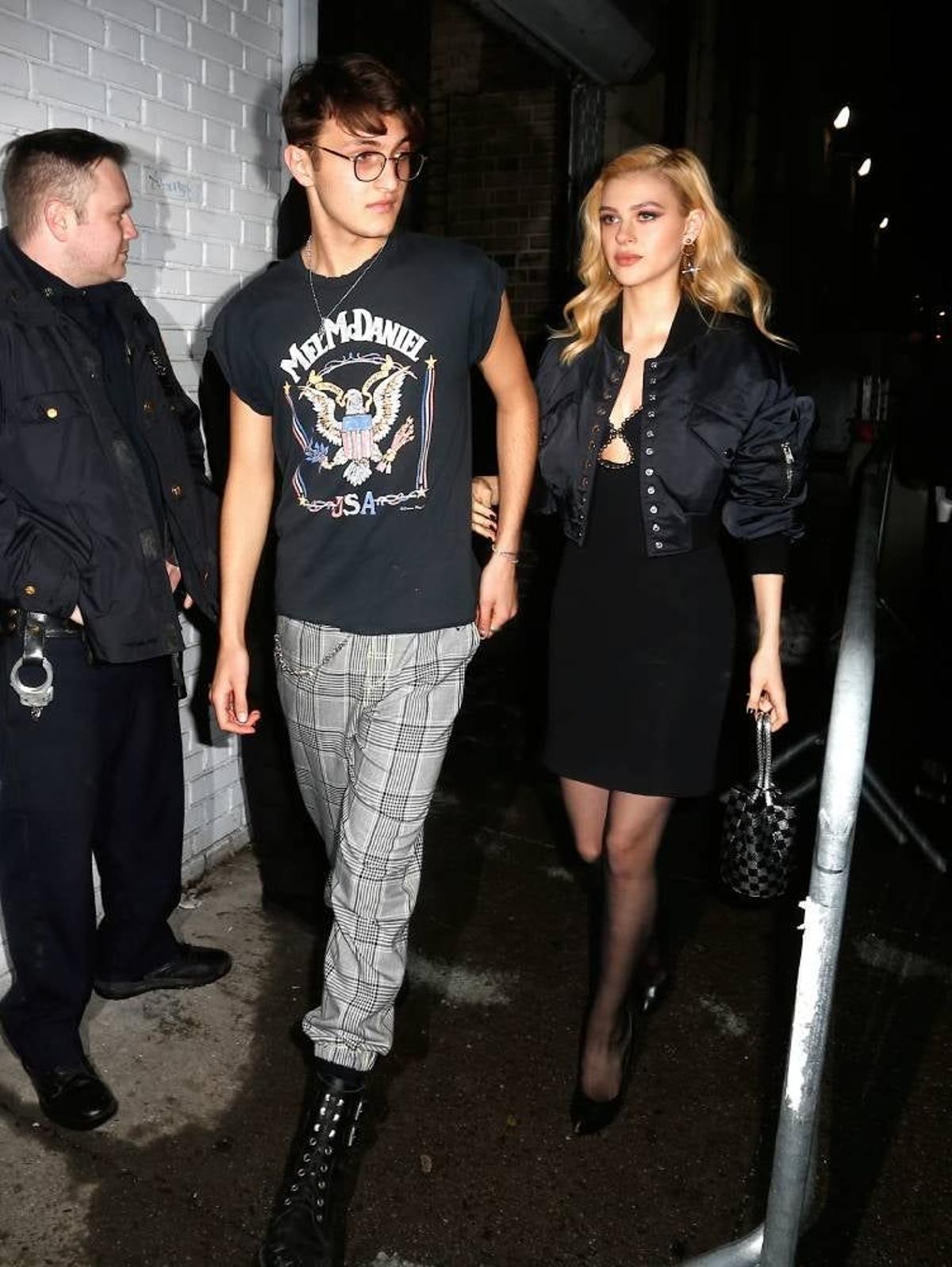 Nicola Peltz con Anwar Hadid