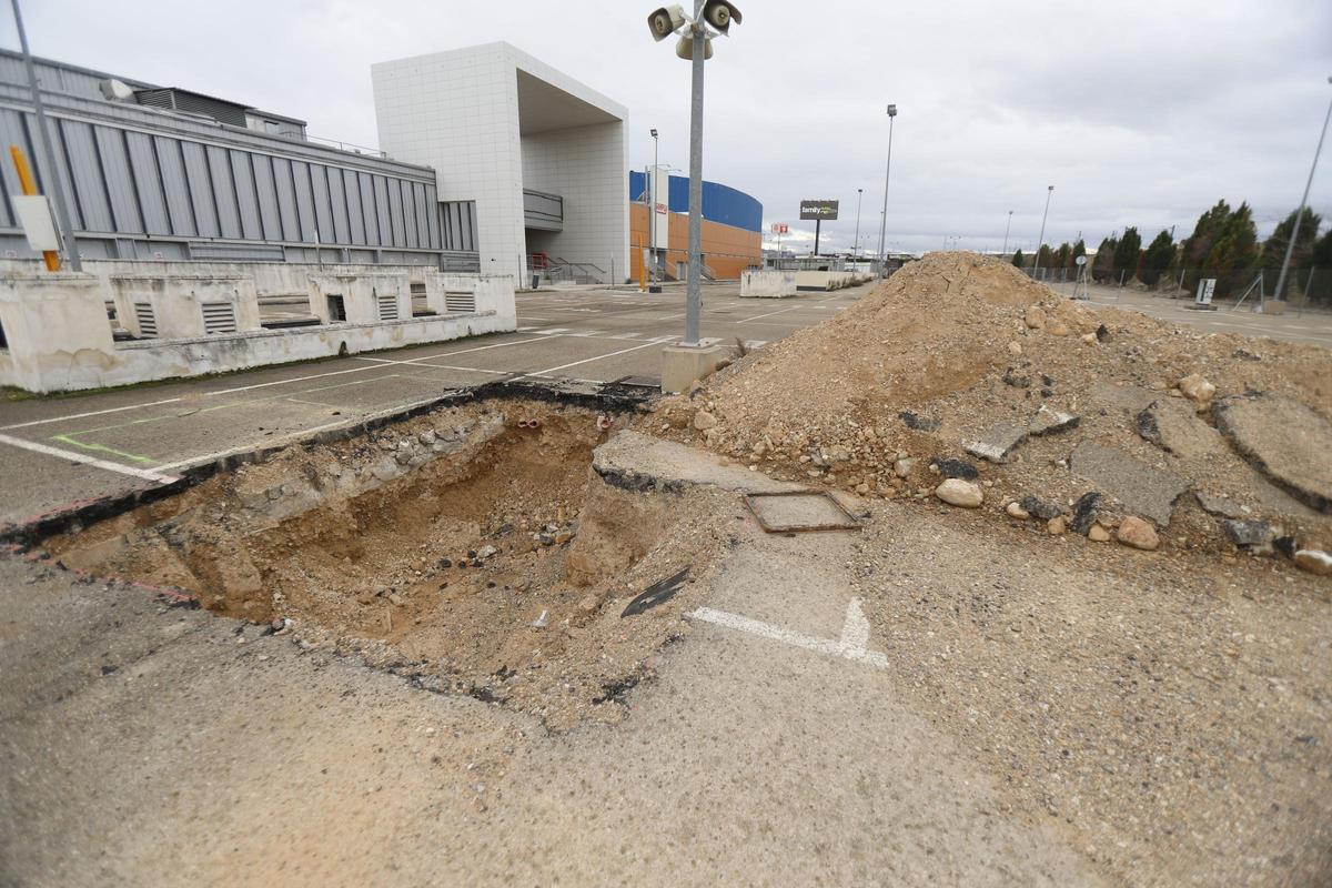 Primeros movimientos de tierra en Plaza Imperial.