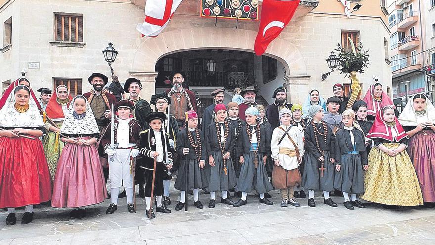 Foto de familia de los personajes históricos del Firó de Sóller