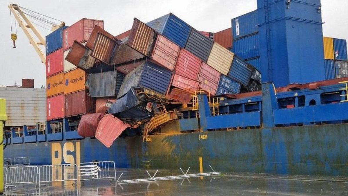 El Puerto de Vigo recoloca la carga del buque que perdió un «número importante» de contenedores