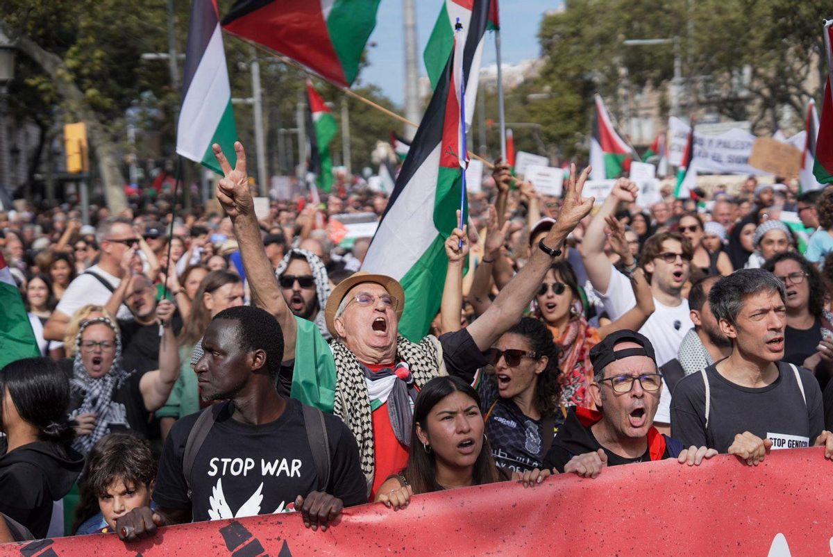 Miles de personas se manifiestan en Barcelona en apoyo a Gaza y la Flotilla humanitaria Miles de personas se manifiestan en Barcelona en apoyo a Gaza y la Flotilla humanitaria
