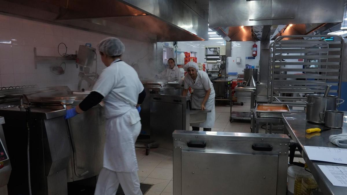 Cocina de línea fría de del Complejo Asistencial de Zamora, ubicada en el recinto del Hospital Provincial