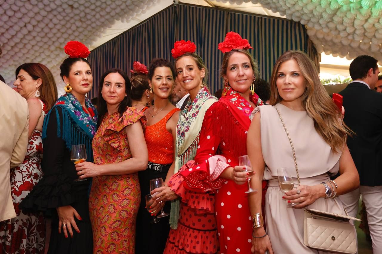 El tardeo se impone en las casetas de la Feria de Córdoba para disfrute de propios y extraños