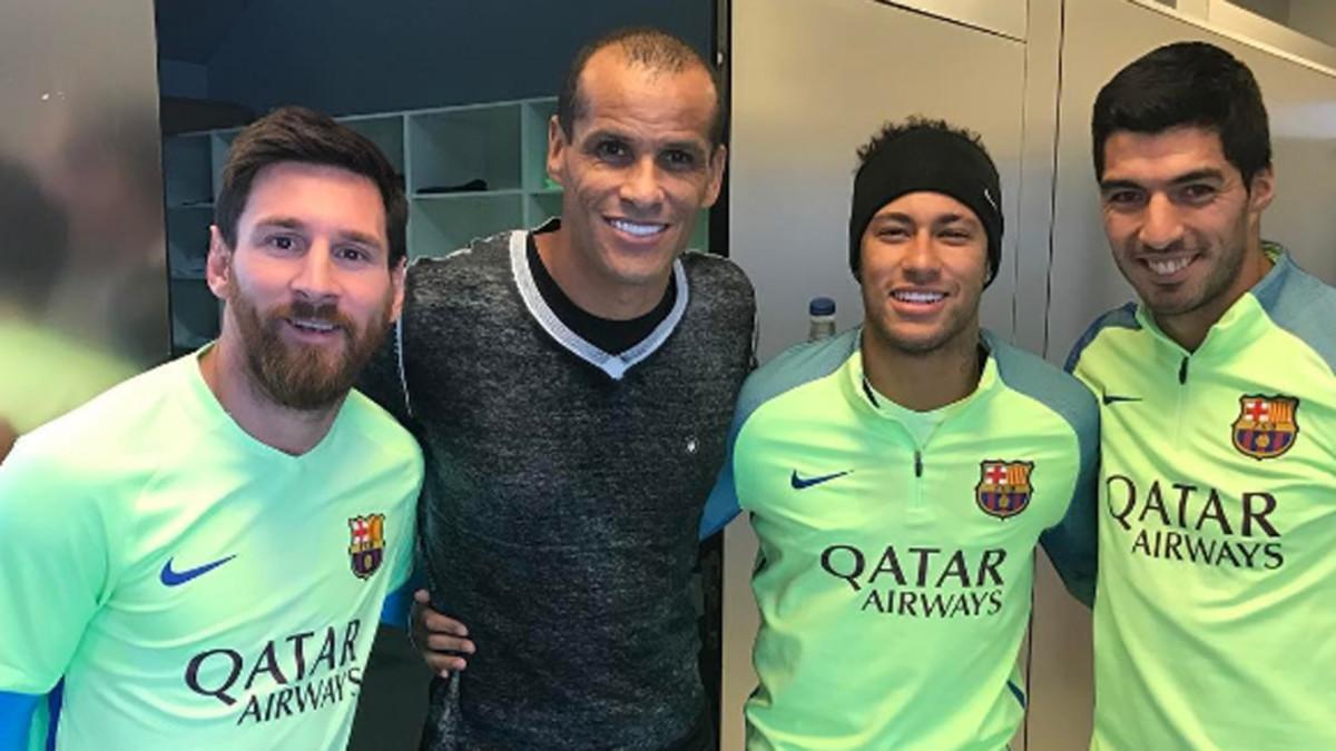 Rivaldo compartió esta imagen con el tridente del FC Barcelona en su cuenta de Instagram