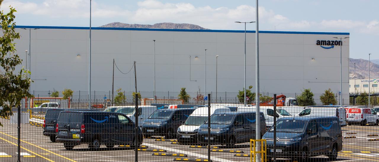 La nave que ocupa Amazon en la zona del Llano del Espartal, en Alicante.