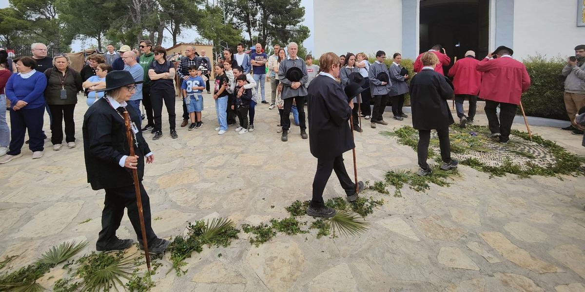 Devoción y tradición se han dado cita en la ruta de las ermitas.