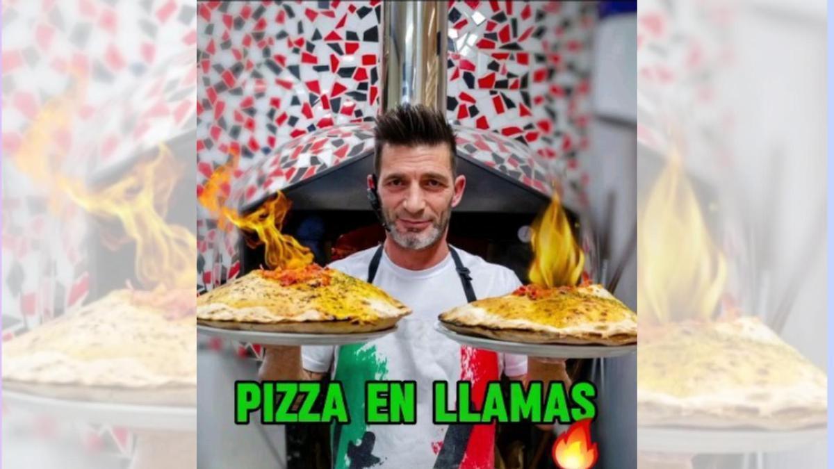 Francesco sirviendo la pizza volcán en un servicio
