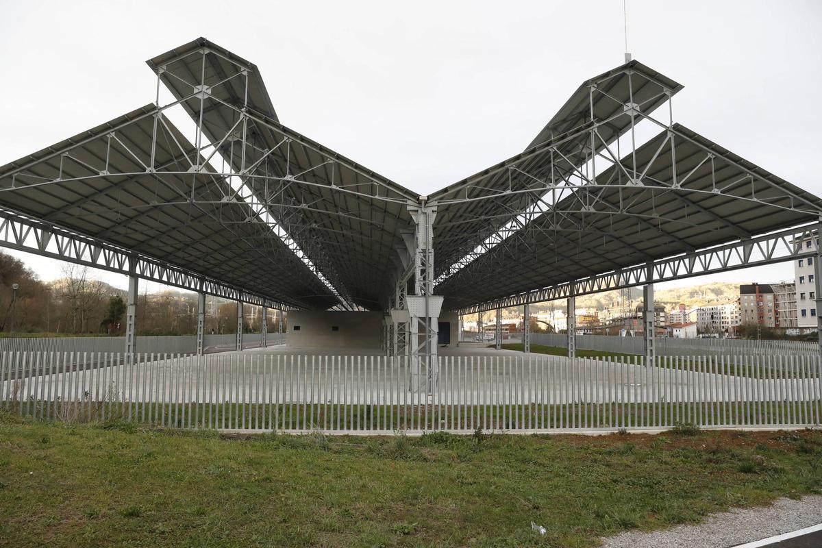 Zona exterior de Talleres del Conde, en Langreo
