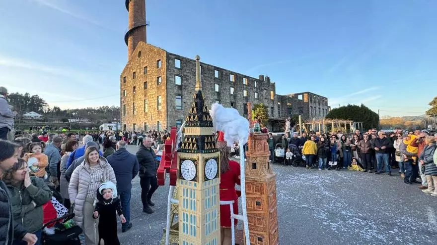 Los vecinos de Portas disfrutan  de su desfile de Carnaval
