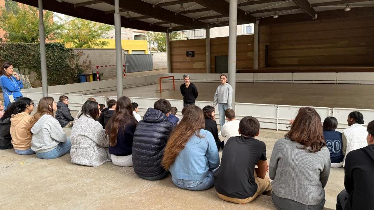 Els joves durant una de les visites.