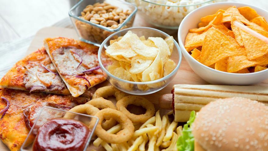 Comer alimentos ultraprocesados aumenta en un 58% la ansiedad y otros trastornos mentales