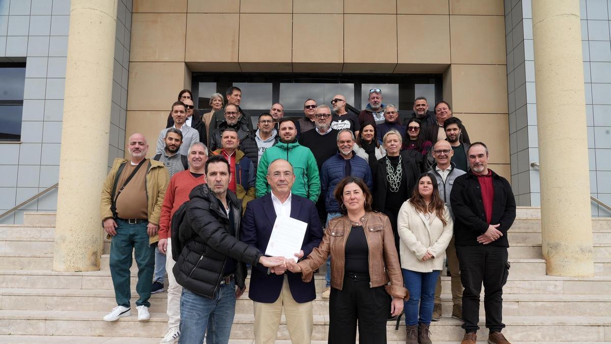Sindicatos y patronal, en la firma del actual convenio colectivo de la cerámica.