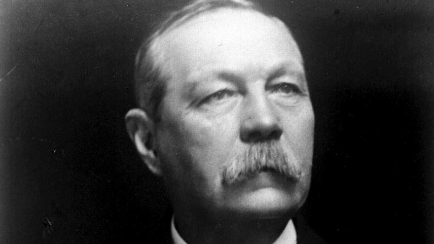 Sir Arthur Conan Doyle, creador de Sherlock Holmes.