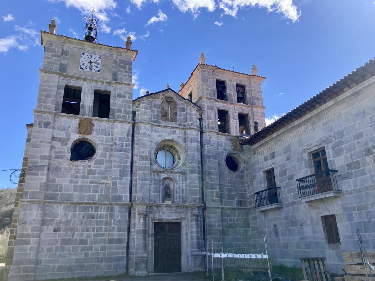 Vista de la Iglesia del Monasterio de San Salvador de Cornellana